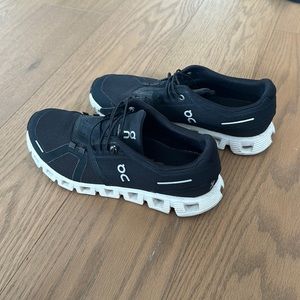 On cloud slip on sneakers sz 8.5